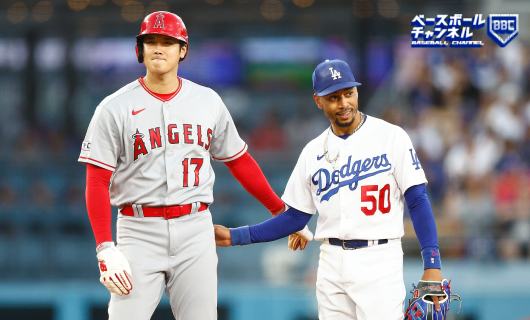 ロサンゼルス・ドジャース対ロサンゼルス・エンゼルスの試合で挨拶を交わす大谷翔平選手とムーキー・ベッツ内野手