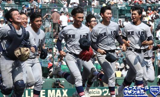 勝利した慶応義塾ナイン