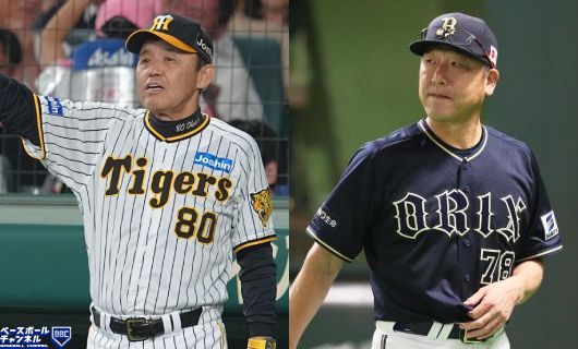 阪神・岡田彰布監督（左）とオリックス・中嶋聡監督