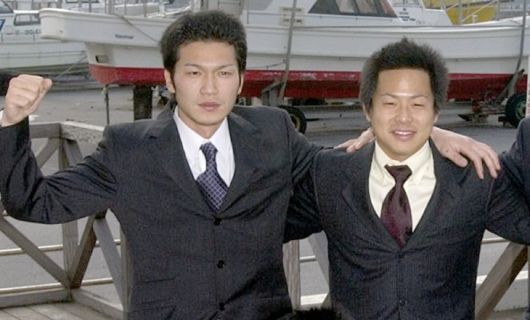 オリックス時代の中島俊哉（左）と塩屋大輔