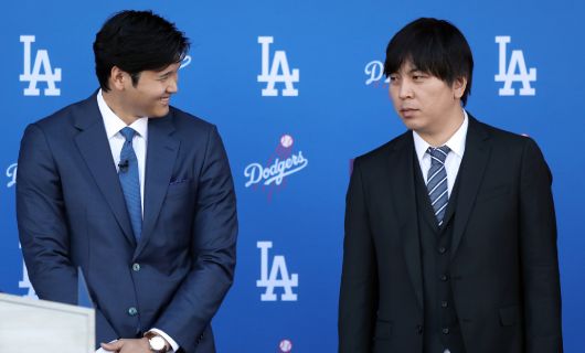 ドジャース・大谷翔平（左）と水原一平元通訳