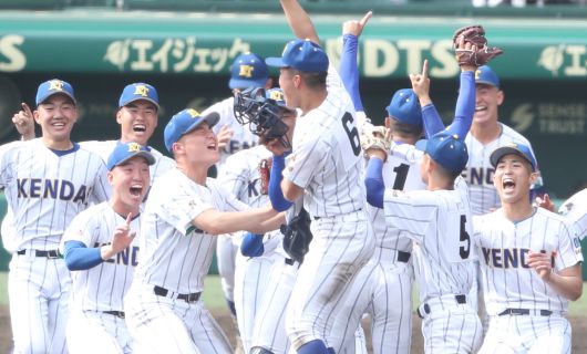 センバツ甲子園優勝を成し遂げた健大高崎ナイン
