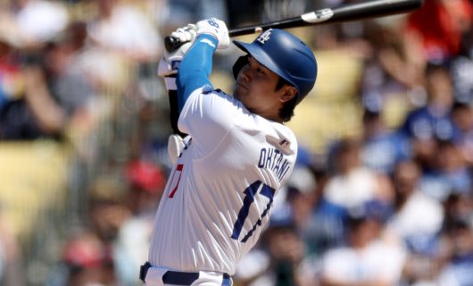 アトランタ・ブレーブス戦で「2番・指名打者（DH）」として出場し、だい10号ソロホームランを放つロサンゼルス・ドジャースの大谷翔平選手