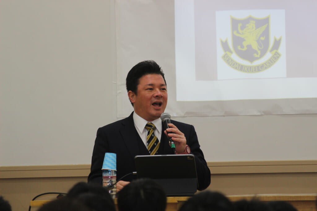 仙台育英 須江航 監督
