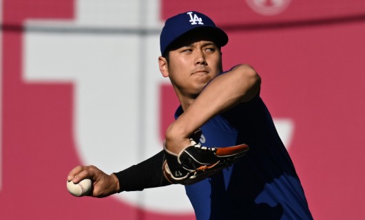 投球練習を行うロサンゼルス・ドジャースの大谷翔平選手