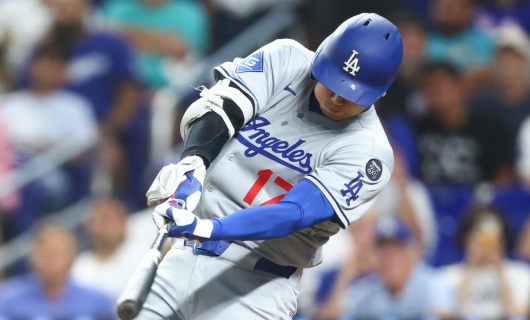マイアミ・マーリンズ戦に「1番・指名打者（DH）」でスタメン出場し、第9号2ランホームランを放つロサンゼルス・ドジャースの大谷翔平選手